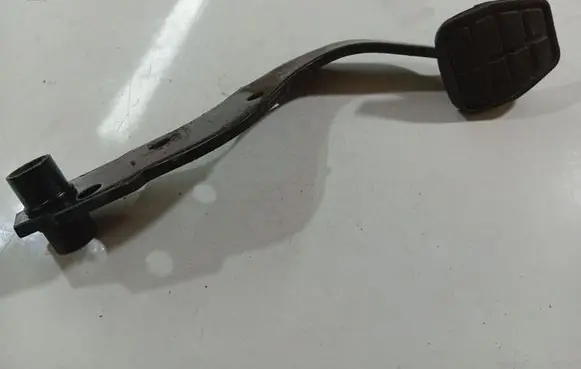 Volkswagen PASSAT B4 Brake pedal 