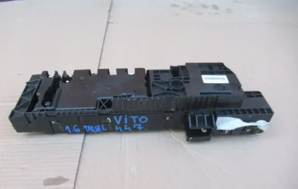 Mercedes-Benz Vito Viano W447 Relay mounting block A4475405931