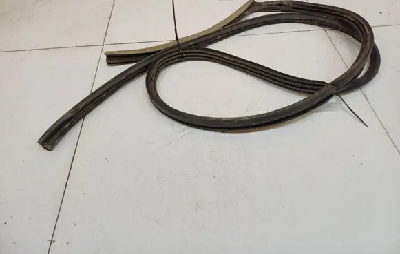 Dodge Stratus Rubber seal front coupe door