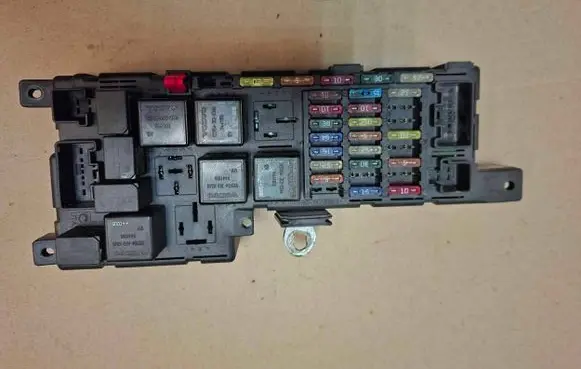 Volvo S80 Fuse module 8637841 518717004