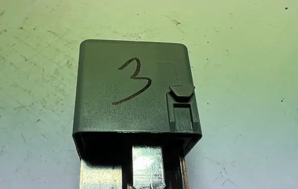 Mercedes-Benz A W169 Other relay A0025422619