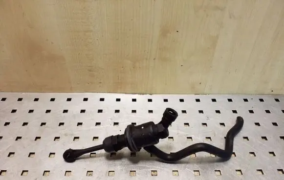 Nissan X-Trail T31 Clutch master cylinder