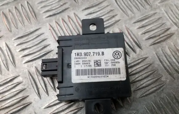 Volkswagen Golf V Alarm control unit/module 1K0907719B