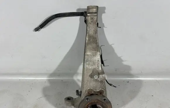 Volkswagen Touareg II Front wheel hub spindle knuckle 7P0407246A