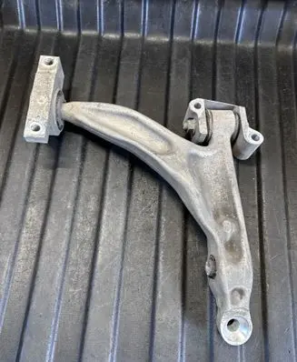 Front lower control arm/wishbone