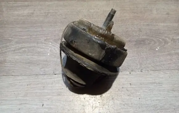 Engine mount bracket