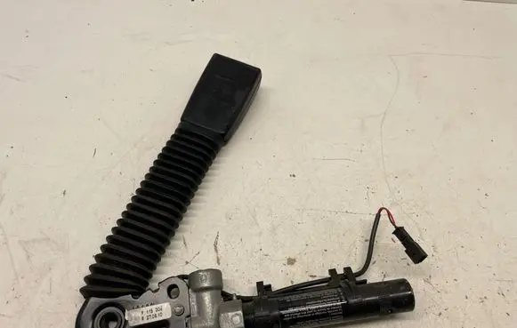 BMW 5 F10 F11 Front seatbelt buckle 9115306