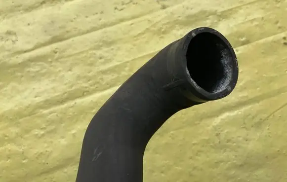 Mercedes-Benz C AMG W204 Engine coolant pipe/hose A2045013082