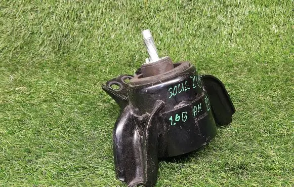 KIA Soul Engine mount bracket 2145GA71065