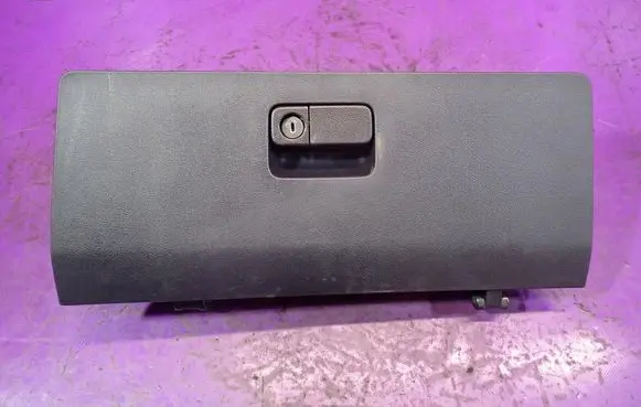 Honda CR-V Glove box