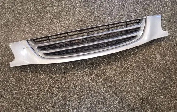 Toyota Avensis T220 Front bumper upper radiator grill 5311105030