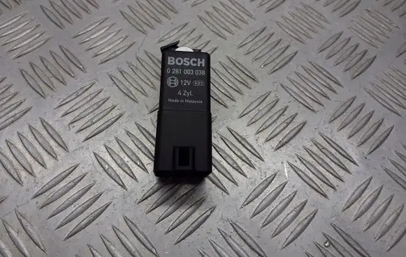 Skoda Octavia Mk2 (1Z) Window wiper relay 0281003038