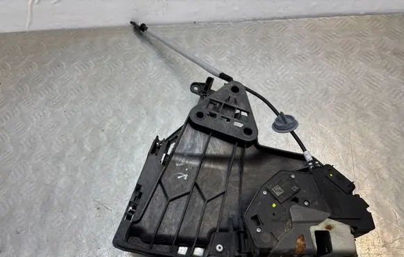 Volvo V60 Front door lock 31301738