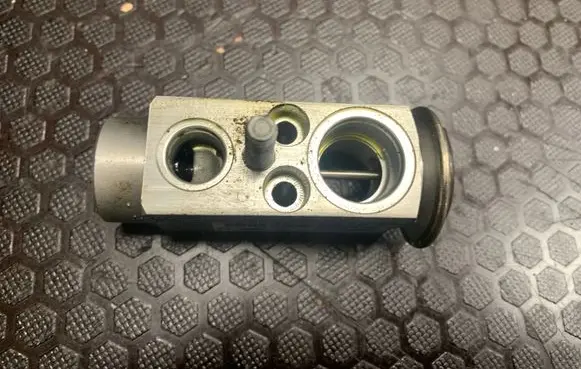 Mercedes-Benz C W204 Air conditioning (A/C) expansion valve 2308300184 326310 7015087
