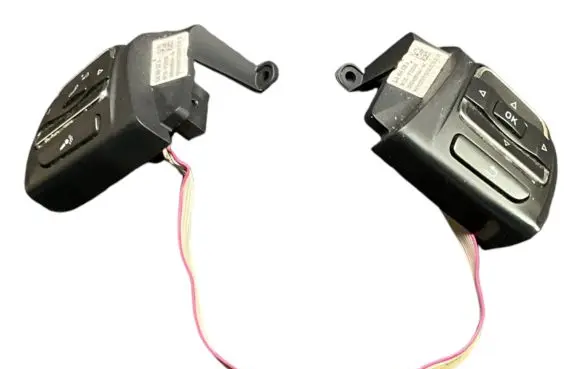 Seat Toledo IV (NH) Steering wheel buttons/switches 6JA959537A 6JA959538A