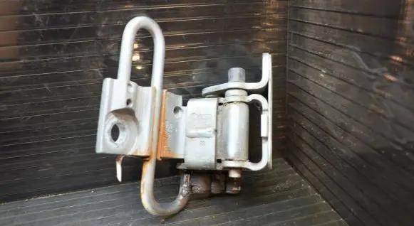 Audi A6 Allroad C6 Front door lower hinge 8E0831411
