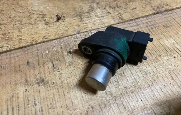 Mercedes-Benz S W220 Camshaft position sensor a0041530728 0041530728