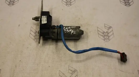 Mercedes-Benz S W220 Seat adjustment motor 2158200442