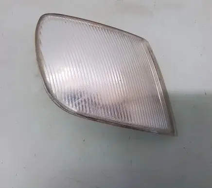 Volkswagen PASSAT B4 Front reflector 084411511
