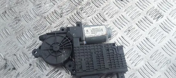 Citroen C4 I Picasso Front door window regulator motor 9682495780