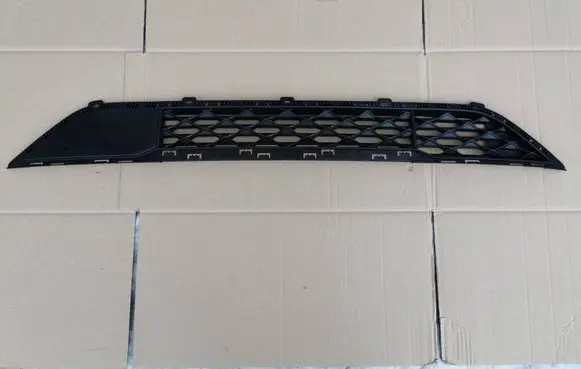 Hyundai Tucson TL Front bumper lower grill 86561-D7510-SAJMON