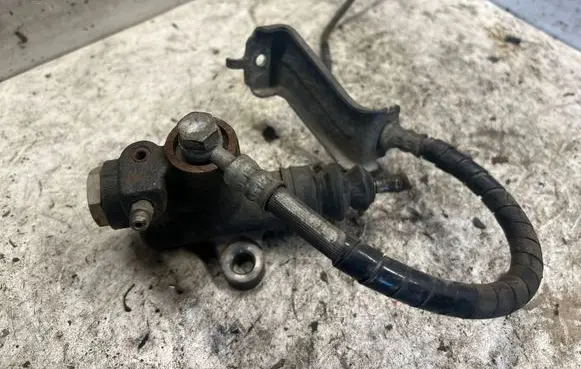 Clutch slave cylinder