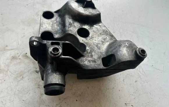 BMW 3 E46 A/C compressor mount bracket 7787319
