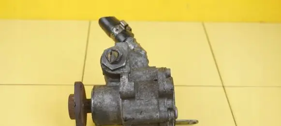 BMW 3 E90 E91 Power steering pump 6788838 N47D20C