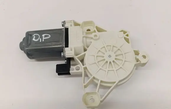 Mercedes-Benz GLC C254 Front door window regulator motor A0009065108