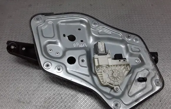 Skoda Yeti (5L) Front door window regulator with motor RH914027