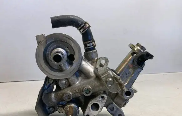 Mitsubishi L200 Oil filter mounting bracket