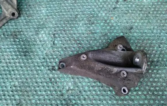 Audi A6 S6 C5 4B Gearbox mounting bracket 8D0399113AT