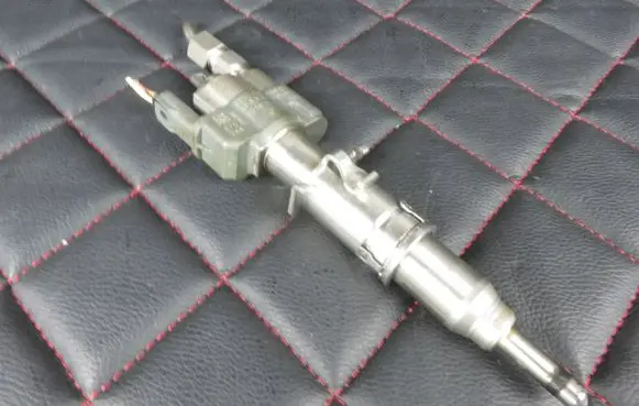 BMW 3 E90 E91 Fuel injector 758904803
