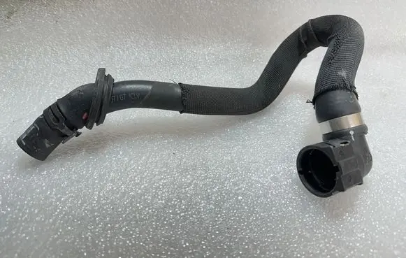 Engine coolant pipe/hose