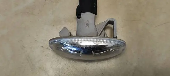 Front fender indicator light