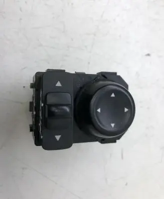 Nissan Qashqai Wing mirror switch