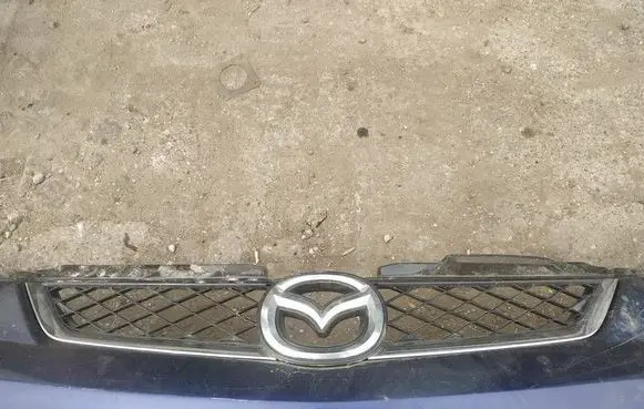 Mazda 5 Front grill