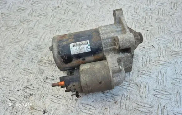 Dacia Sandero Starter motor 8200815083 M000T46371ZT