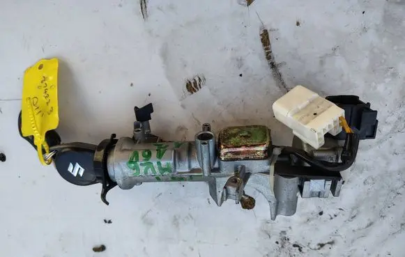 Suzuki Swift I Ignition lock