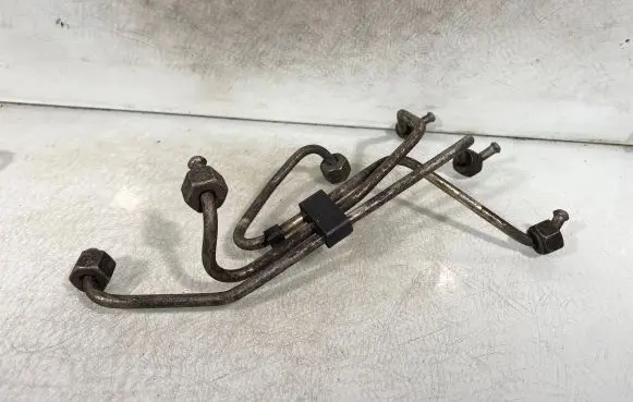 Fuel injector supply line/pipe