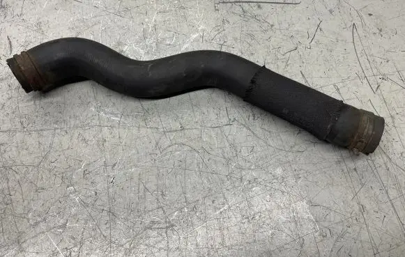 Opel Insignia A Engine coolant pipe/hose 555563897