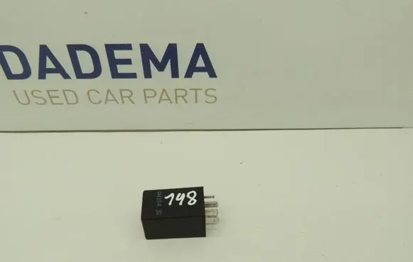 Volvo V70 Other relay 8690280 D148