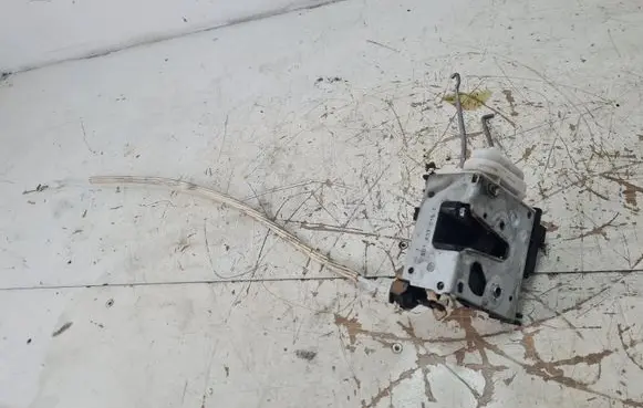 Audi A4 S4 B5 8D Front door lock 8D1837016F