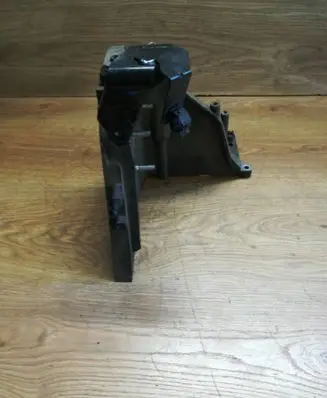 Opel Insignia A Fuel pump bracket 55566003
