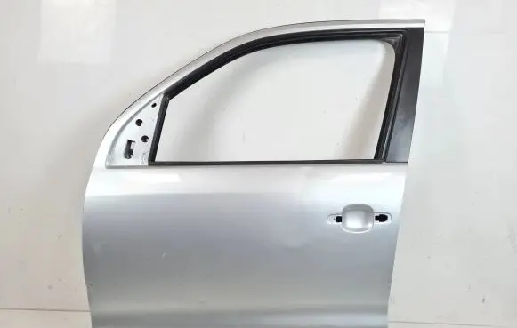 Volkswagen Amarok Front door