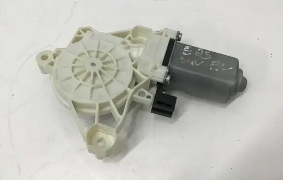 Mercedes-Benz EQS X296 Front door window regulator motor A0009065008