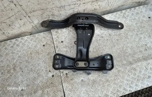 Subaru Forester SH Gearbox mounting bracket