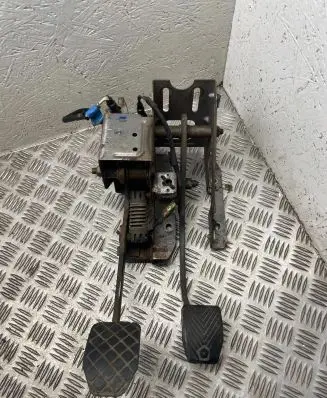 Chrysler Voyager Pedal assembly 
