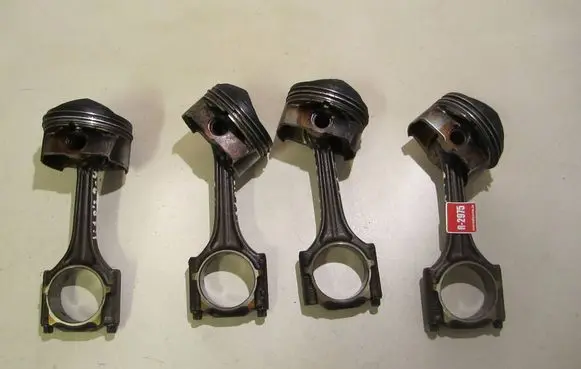 Volkswagen PASSAT B6 Piston 06D107099M