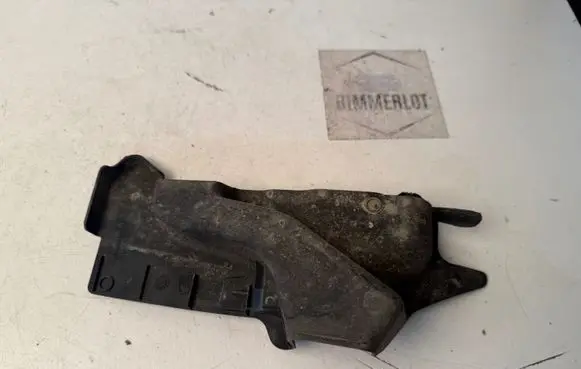 Ford Focus Fender mounting bracket JX7BA02476A FX7BA02476A